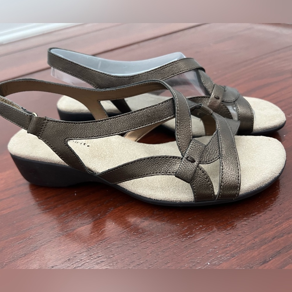 Easy Spirit Metallic Bronze Leather Slingback Shoes | 6W